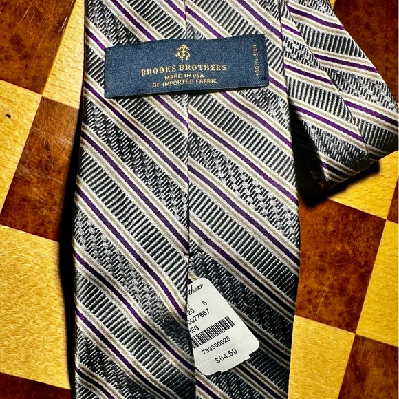 Brooks Brothers 100% Silk Tie – Classic Stripe Design Greys and black stripe - Picture 2 of 2